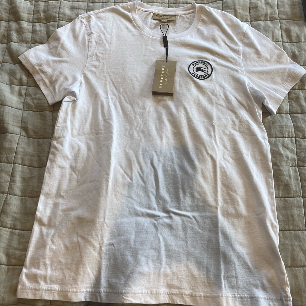 Men’s Burberry T shirt white size medium